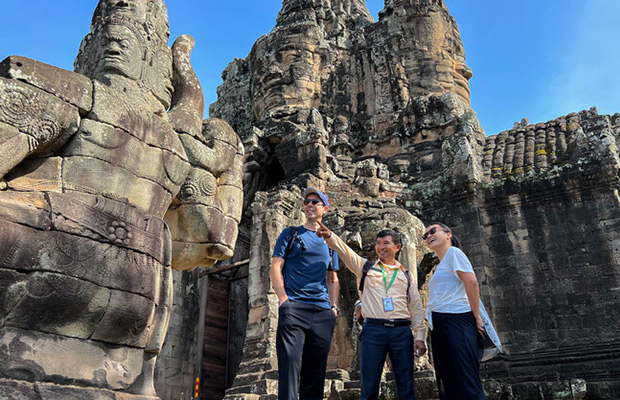 Angkor-Wat-Small-Group-Sunrise-Tour-Breakfast-4